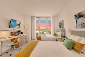 2602 E Hallandale Beach Blvd in Hallandale Beach, FL - Foto de edificio - Building Photo