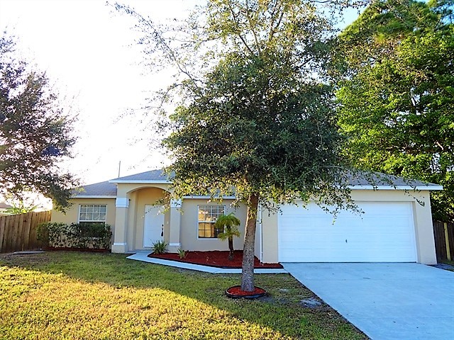 2538 SW Dawn St in Port St. Lucie, FL - Building Photo