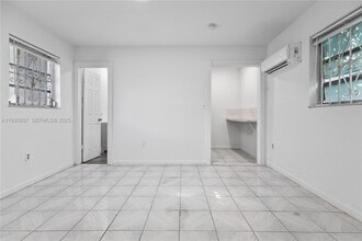 4201 NW 25th Ave in Miami, FL - Building Photo - Building Photo