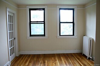 11 Greenridge Ave in White Plains, NY - Building Photo - Building Photo