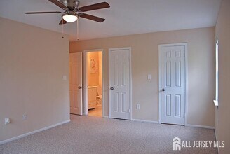 311 Green Hollow Dr in Iselin, NJ - Building Photo - Building Photo
