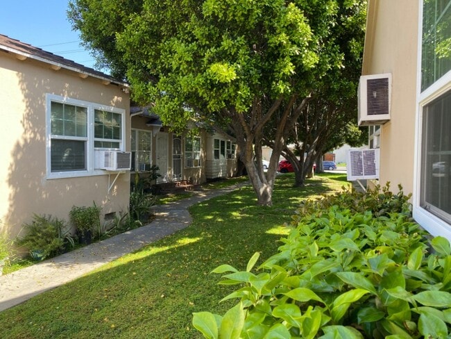 11653 Magnolia Blvd