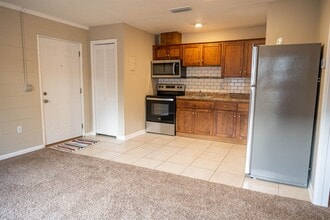 2241 W Pensacola St in Tallahassee, FL - Building Photo - Building Photo