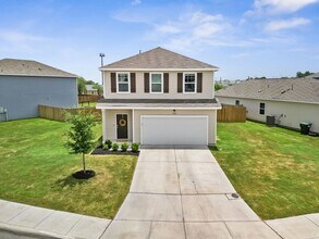 5484 Rue Girard in Converse, TX - Foto de edificio - Building Photo