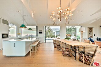 5770 Busch Dr in Malibu, CA - Building Photo - Building Photo