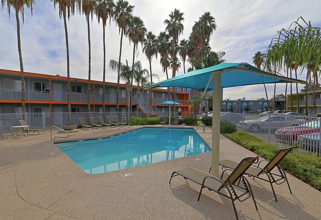 Riviera Palms in Tempe, AZ - Building Photo - Building Photo