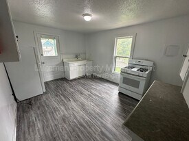 1016 E Stockbridge Ave in Kalamazoo, MI - Building Photo