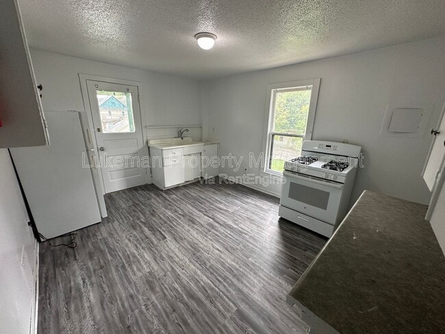 1016 E Stockbridge Ave