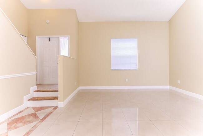 4451 NW 61st Pl in Coconut Creek, FL - Building Photo - Building Photo