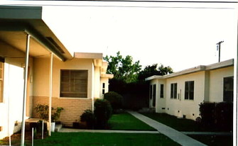 11622 Garden Grove Blvd Apartamentos