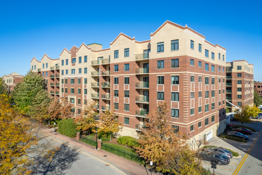 Village Center Condos in Mount Prospect, IL - Building Photo