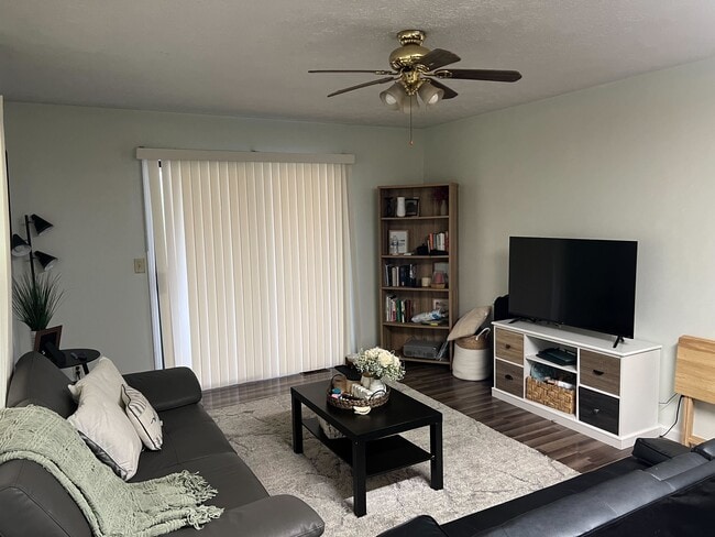 5134 E Bluffview Dr, Unit 1 in Berrien Springs, MI - Building Photo - Building Photo