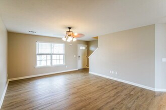 221 Quiet Ln in La Vergne, TN - Building Photo - Building Photo