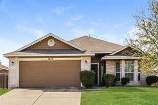 1244 Cleardale Dr in Dallas, TX - Building Photo
