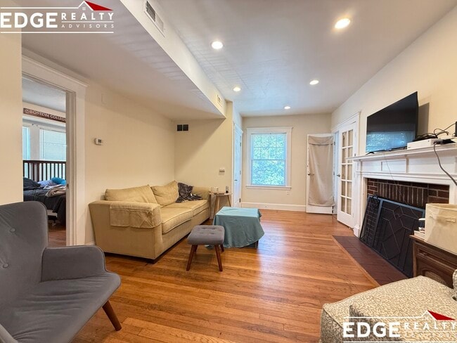 37 Radnor Rd, Unit 2 in Boston, MA - Foto de edificio - Building Photo