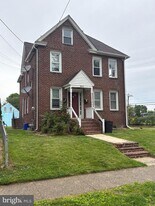 201 Lincoln Ave in Magnolia, NJ - Building Photo