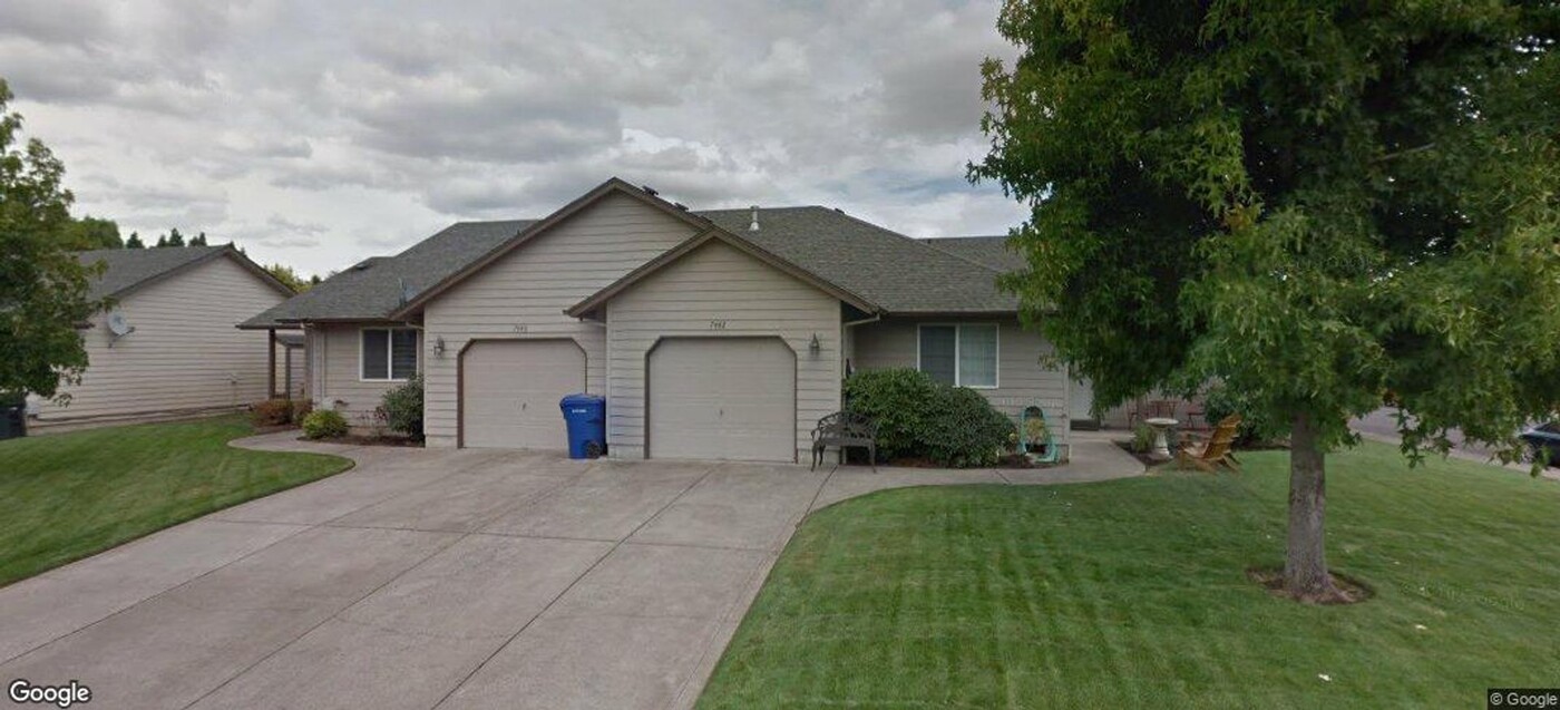 7442 Sagebrush St NE in Keizer, OR - Foto de edificio