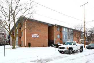 Georgian Court Apartments in Flint, MI - Building Photo - Building Photo