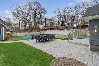 1050 Pine Ave in Southold, NY - Building Photo - Building Photo