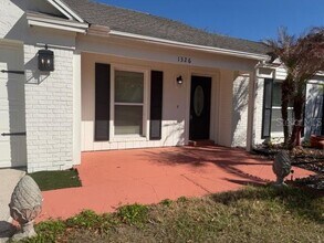 1326 Peachfield Dr in Valrico, FL - Building Photo - Building Photo