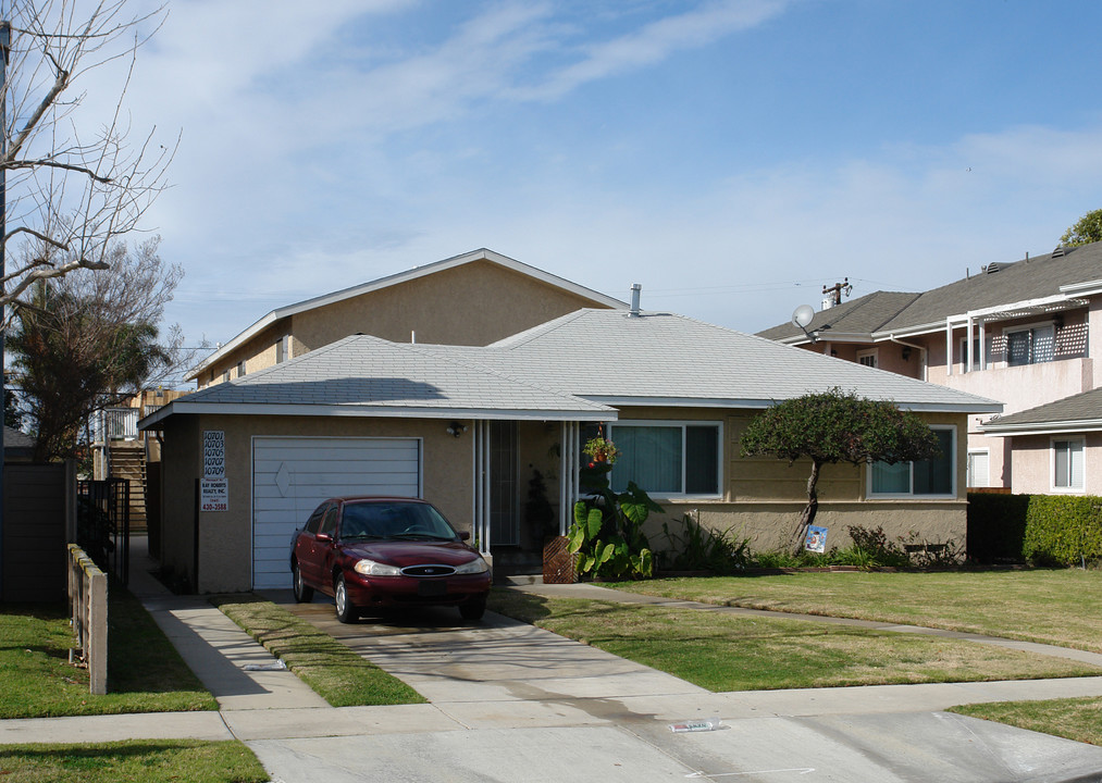 10701-10709 Walnut St in Los Alamitos, CA - Building Photo