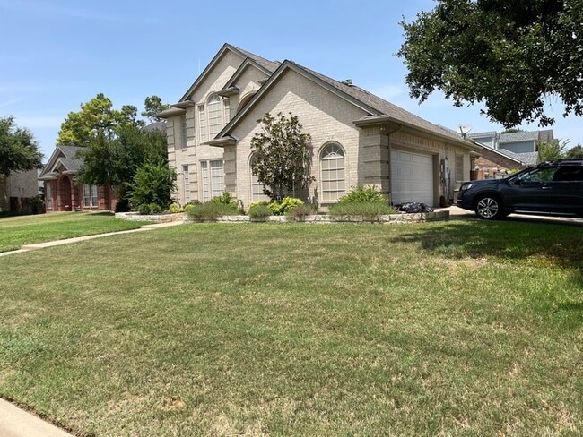 616 Natchez Ct in Hurst, TX - Building Photo - Building Photo