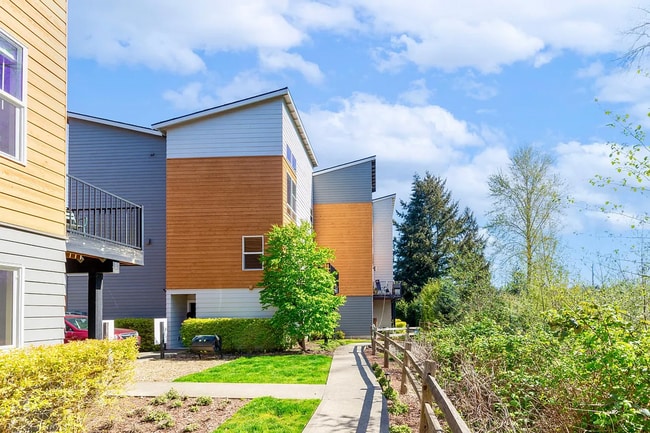 18240 73rd Ave NE in Kenmore, WA - Building Photo - Building Photo