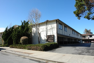 Park Plaza Apartments in Monterey, CA - Building Photo - Building Photo