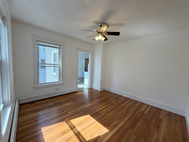 327 Columbia St in Cambridge, MA - Building Photo - Building Photo