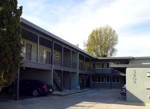 3809 Maybelle Avenue in Oakland, CA - Foto de edificio - Building Photo