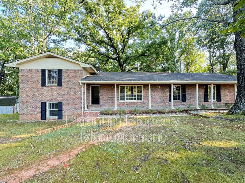 9325 Scott Rd in Roswell, GA - Building Photo