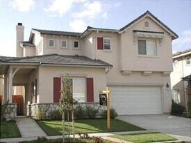 2543 Ellen Ln in Santa Maria, CA - Building Photo