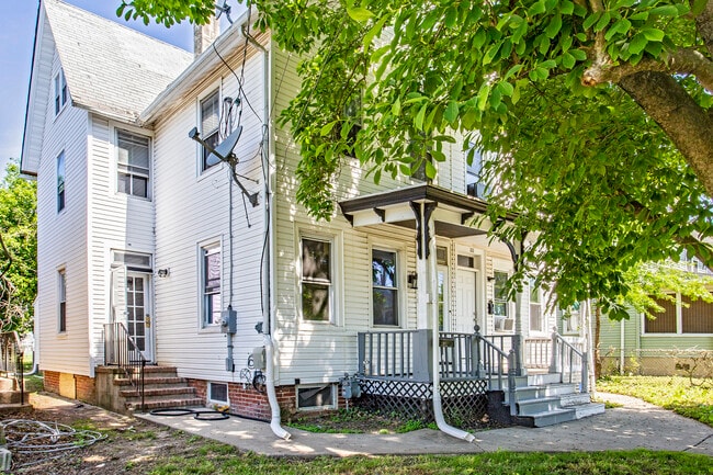 property at 113 8th St