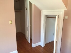 2232 Clinton Avenue, Unit B in Alameda, CA - Foto de edificio - Building Photo