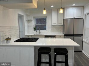 1077 S Edison St in Arlington, VA - Building Photo - Building Photo