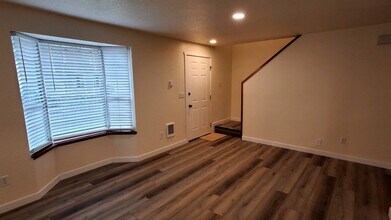 821 Kaiser Rd NW, Unit 7B in Olympia, WA - Foto de edificio - Building Photo