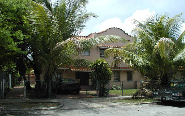 1924 SW 9th St in Miami, FL - Building Photo