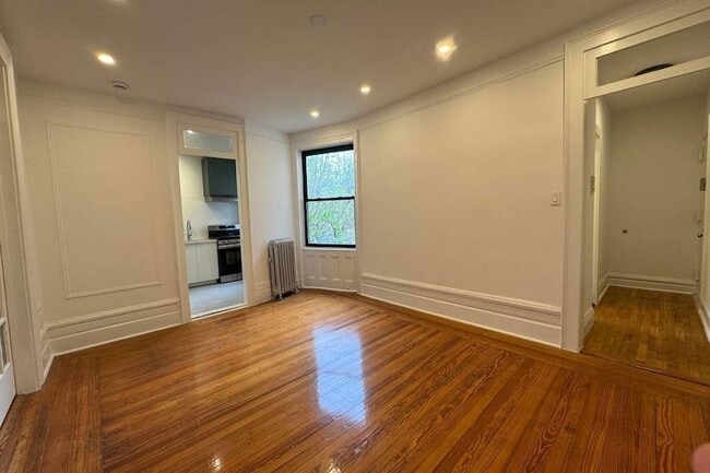 31 E 127th St, Unit 2-B in New York, NY - Building Photo - Building Photo