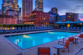 547 N Dearborn St in Chicago, IL - Foto de edificio - Building Photo