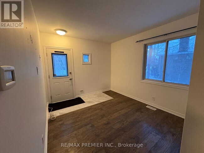 55 Henry St in Barrie, ON - Building Photo - Building Photo