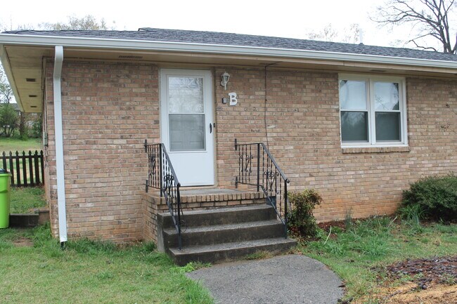 756 Sunset Blvd SW, Unit Suite B in Mableton, GA - Building Photo - Building Photo