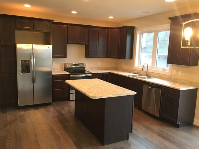 1206 S Roberto Rd in Mahomet, IL - Building Photo - Building Photo