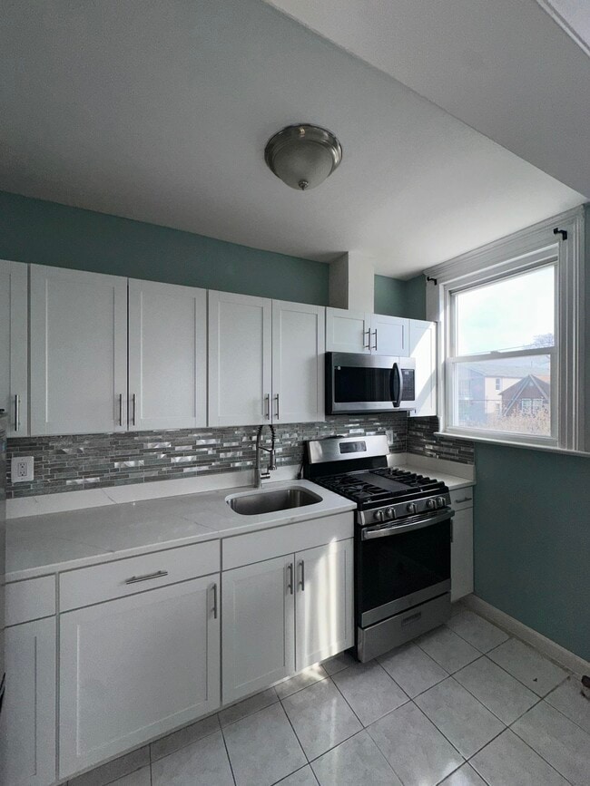 209 Danforth Ave in Jersey City, NJ - Building Photo - Building Photo