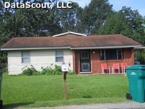 10 W Millaway Dr in Pine Bluff, AR - Building Photo - Building Photo