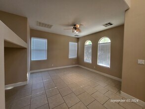 1041 Big Oak Flat Ct in Las Vegas, NV - Building Photo - Building Photo