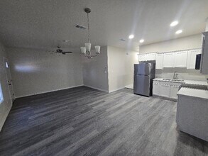 512 S Hackberry St in Pecos, TX - Foto de edificio - Building Photo