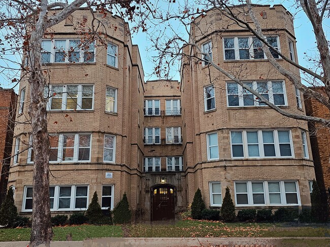 property at 5428 N Kimball Ave