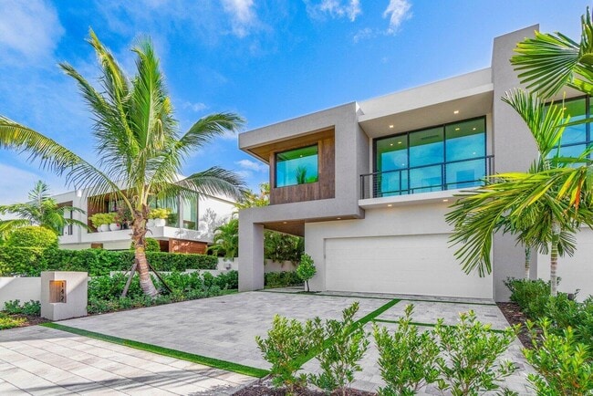 142 NE Wavecrest Way in Boca Raton, FL - Building Photo - Building Photo