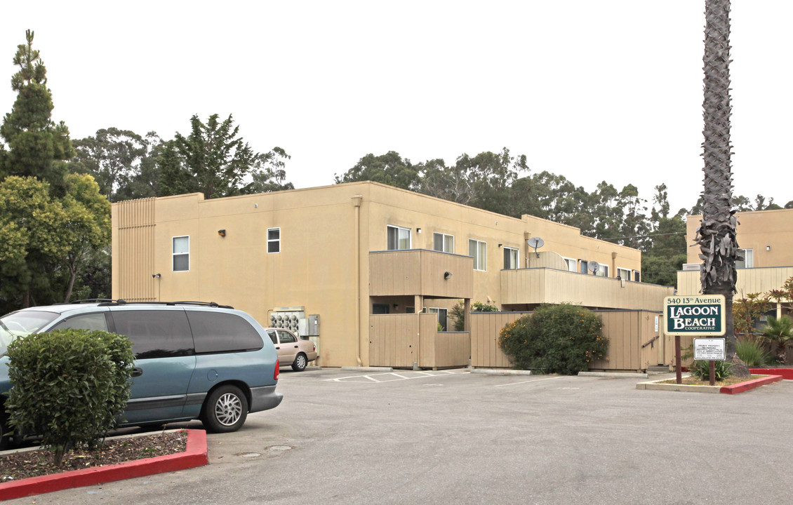 Lagoon Beach Apartments in Santa Cruz, CA - Building Photo