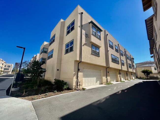 5341 Calle Rockfish in San Diego, CA - Building Photo - Building Photo